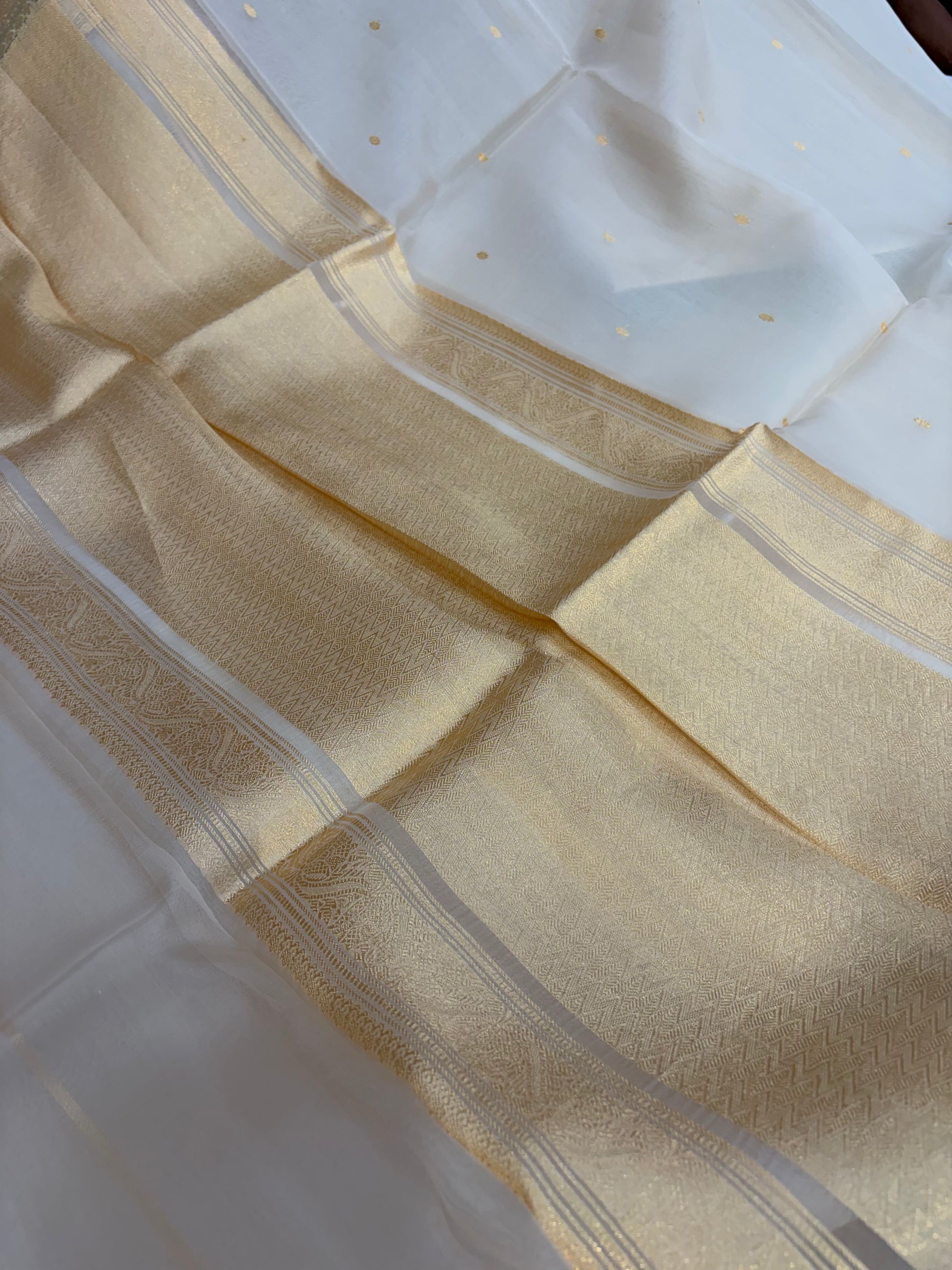 Pure handloom organza silk saree In off white colour with Rama green piping border