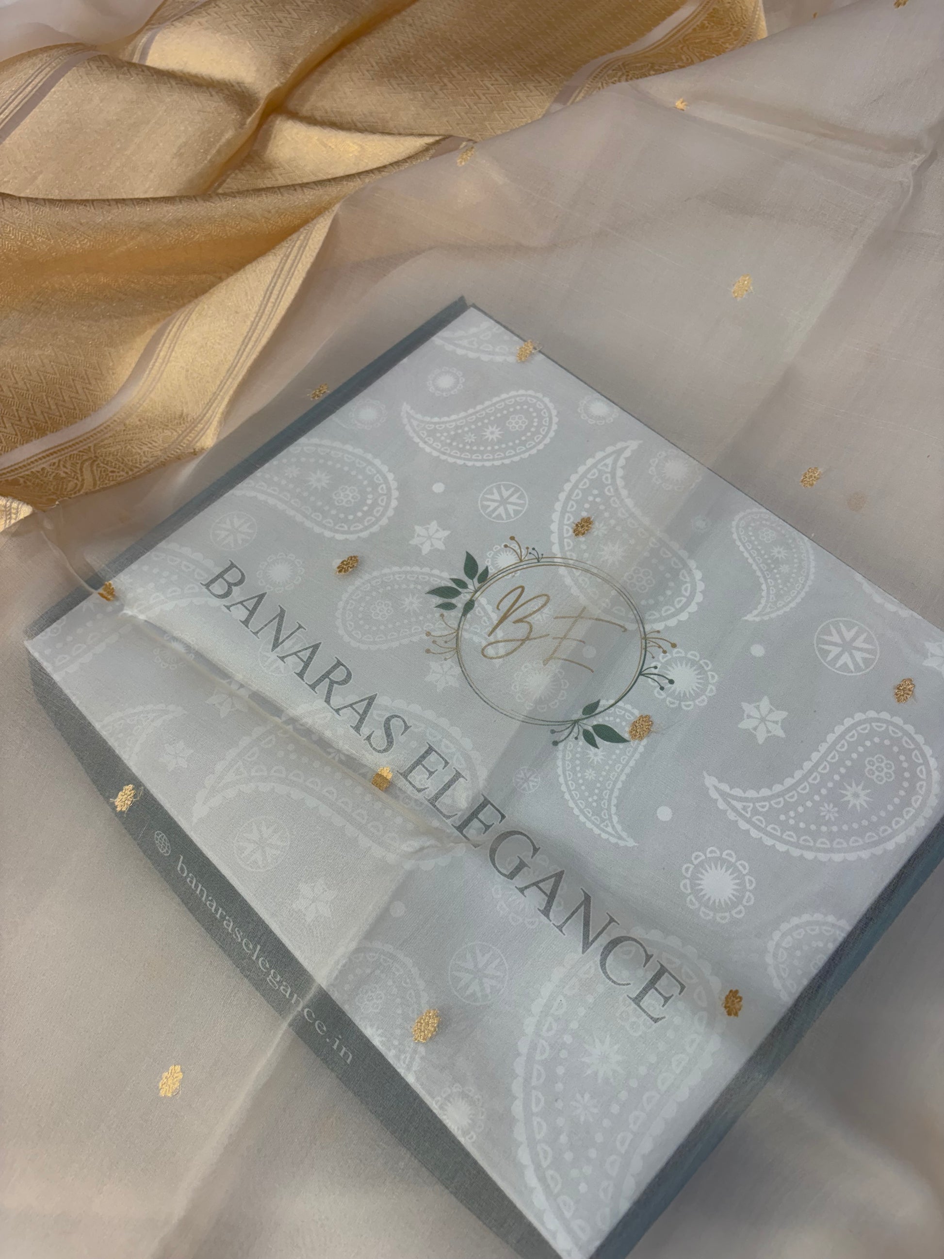 Pure handloom organza silk saree In off white colour with Rama green piping border
