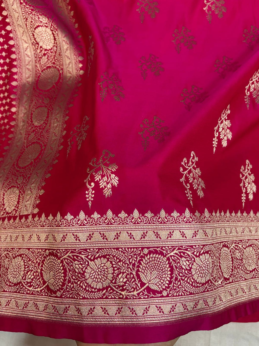 Rani Mashru Silk Saree With Zari Border Booti