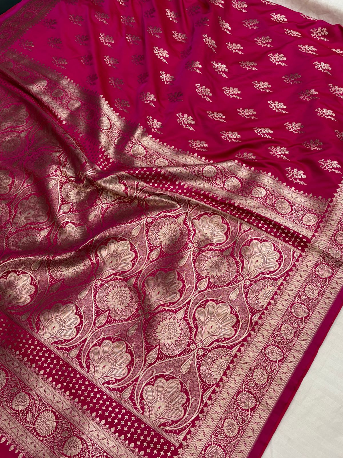 Rani Mashru Silk Saree With Zari Border Booti