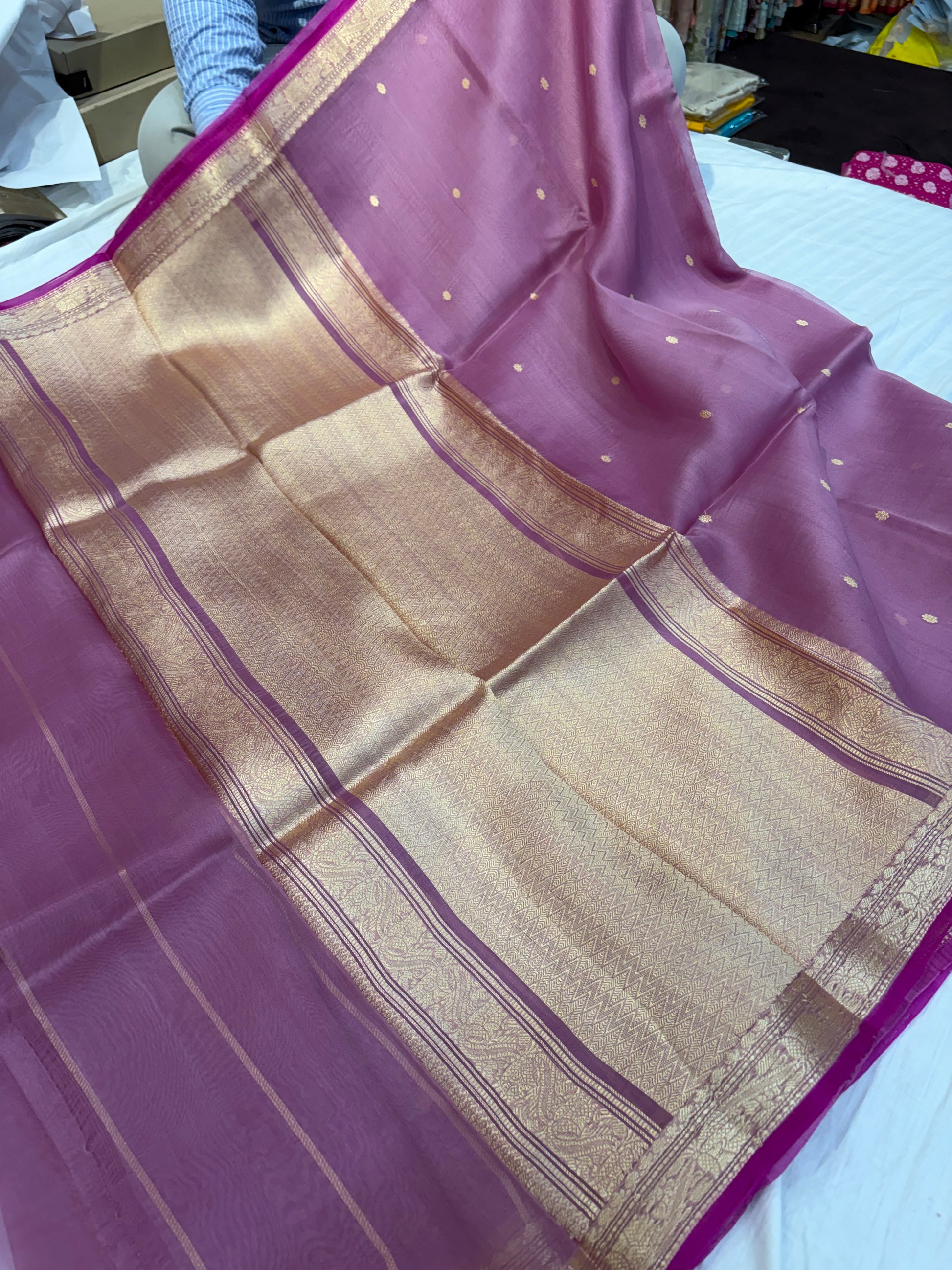 Pure handloom organza silk saree In onion pink colour with Magenta piping border