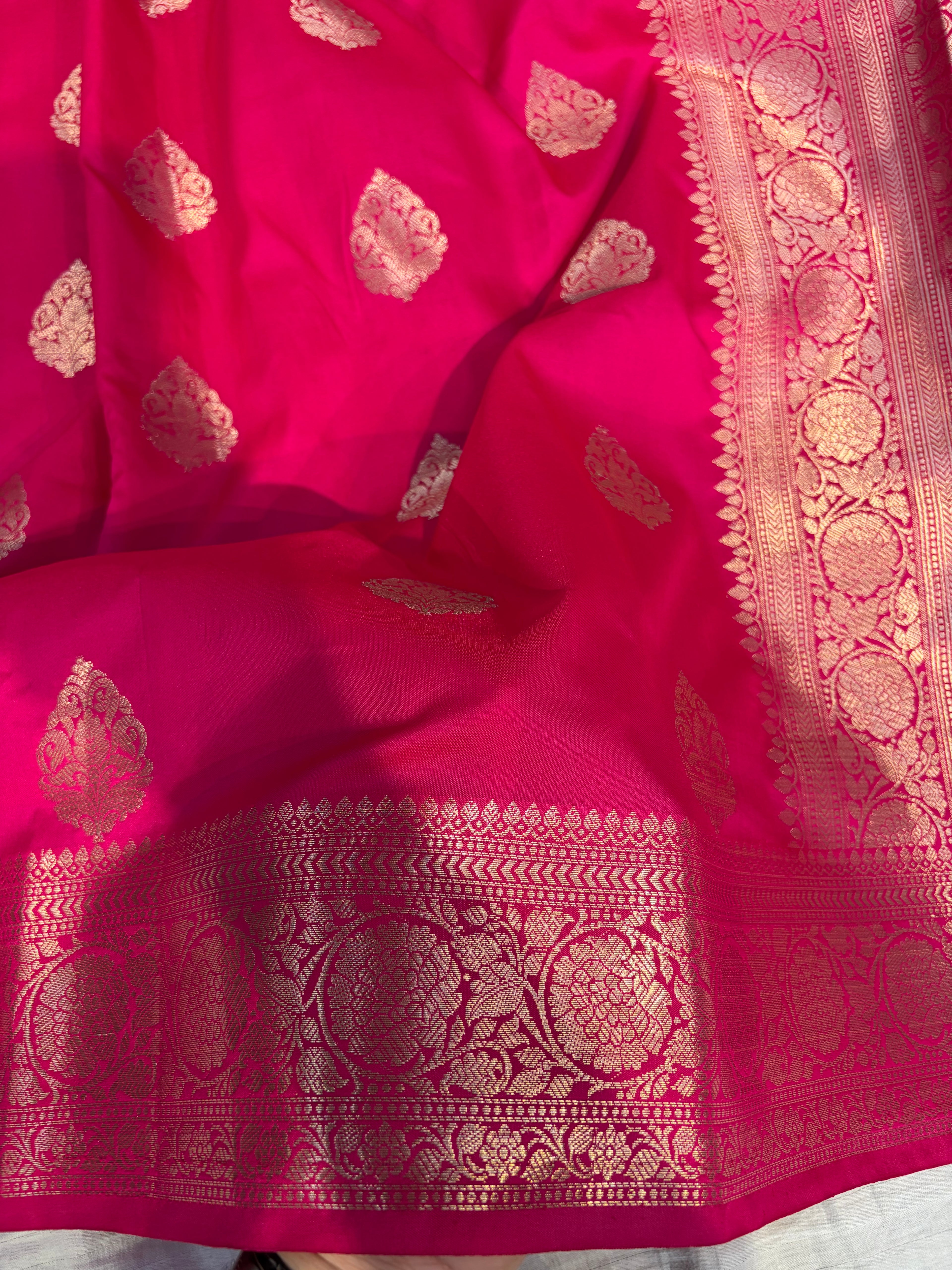 Banarasi mulberry katan silksaree in beautiful in Rani colour
