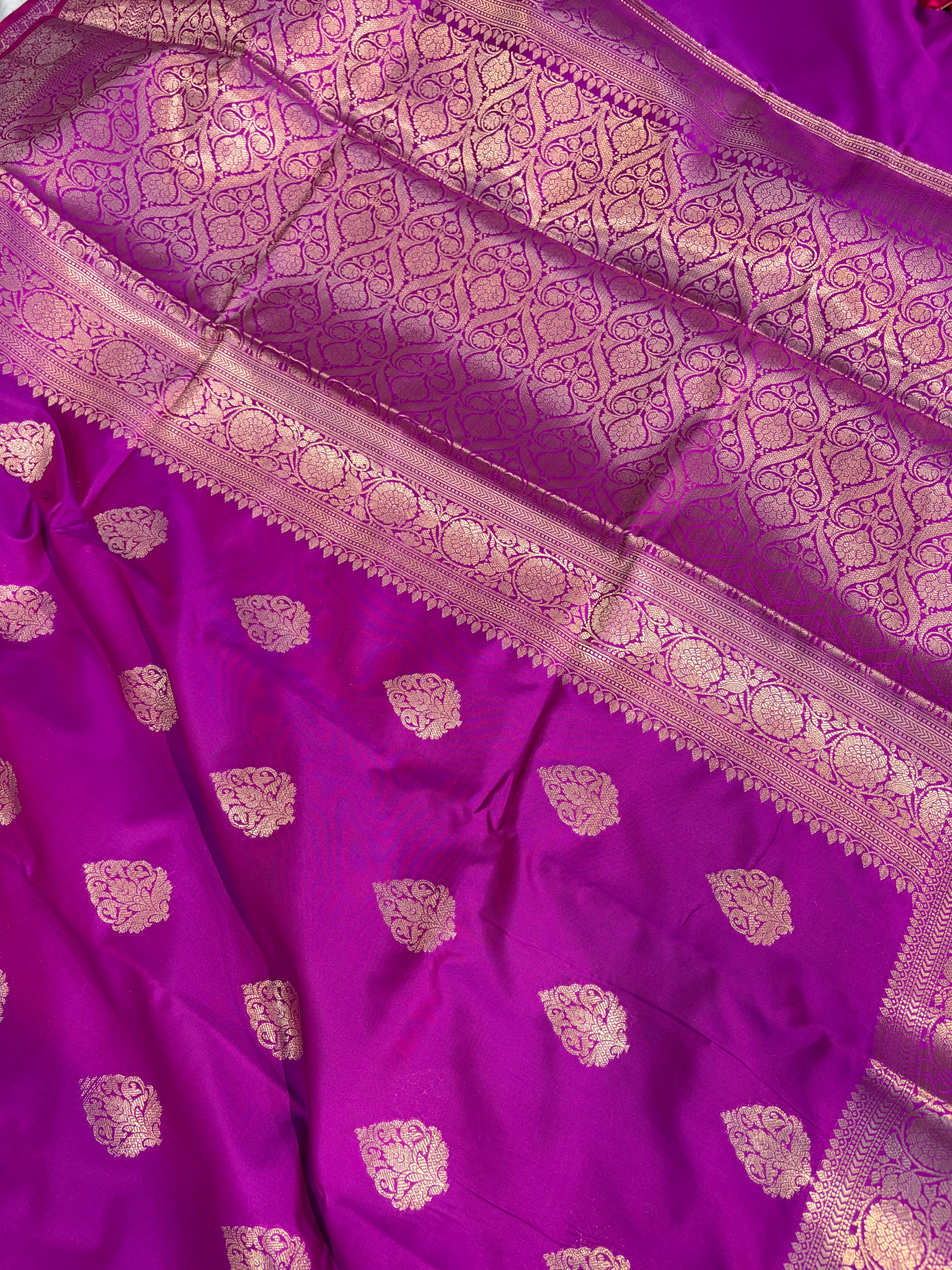 Banarasi katan by katan saree in beautiful in Magenta colour