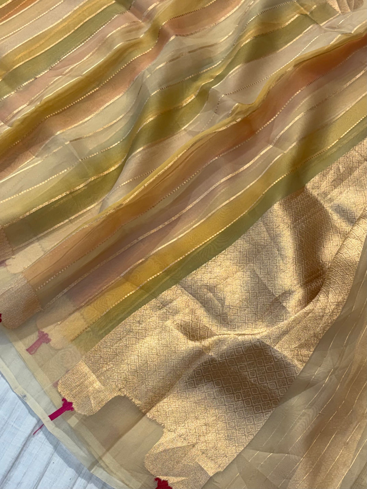 Pure handloom kora silk saree in beautiful shaded colour