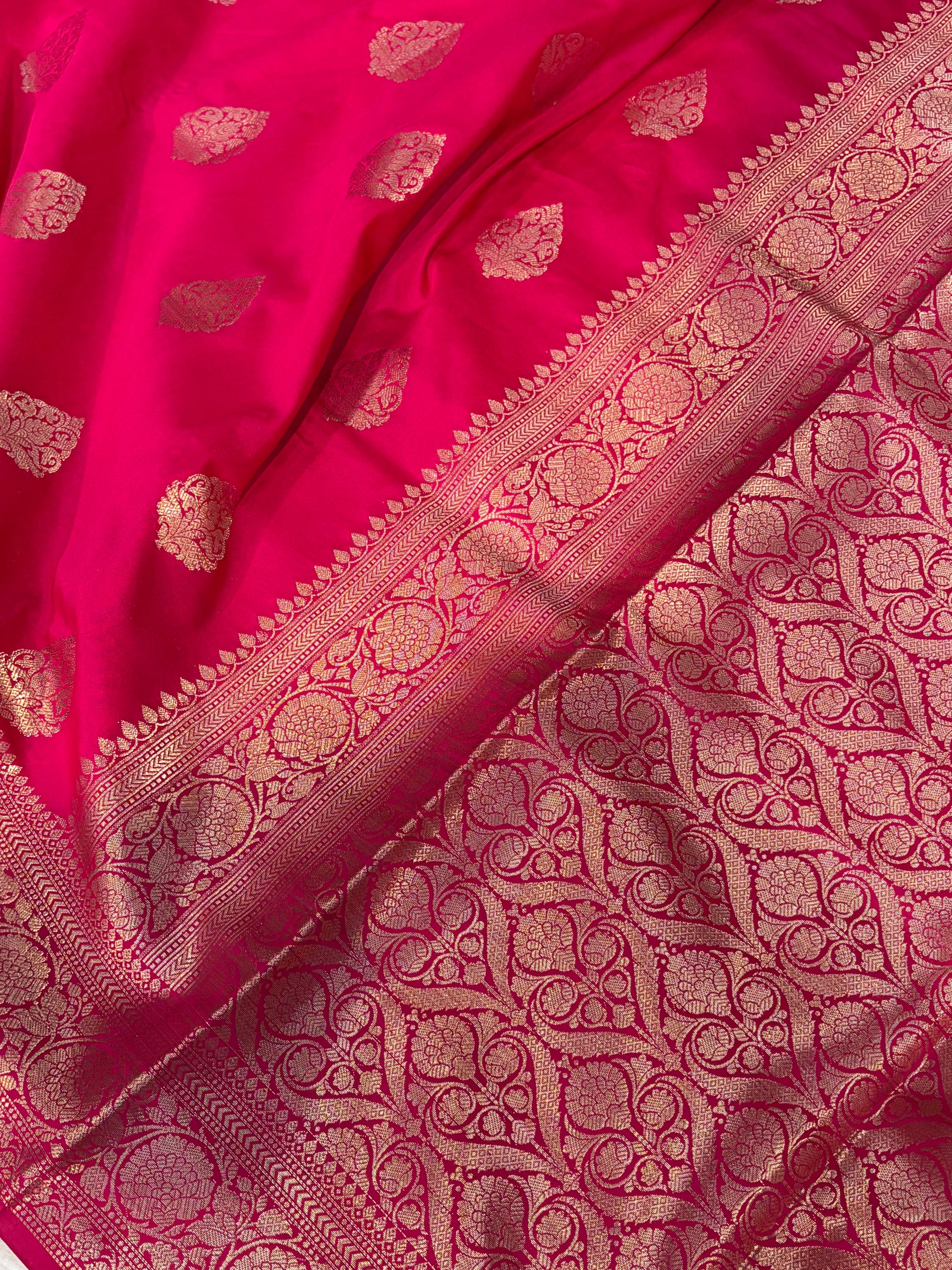 Banarasi mulberry katan silksaree in beautiful in Rani colour