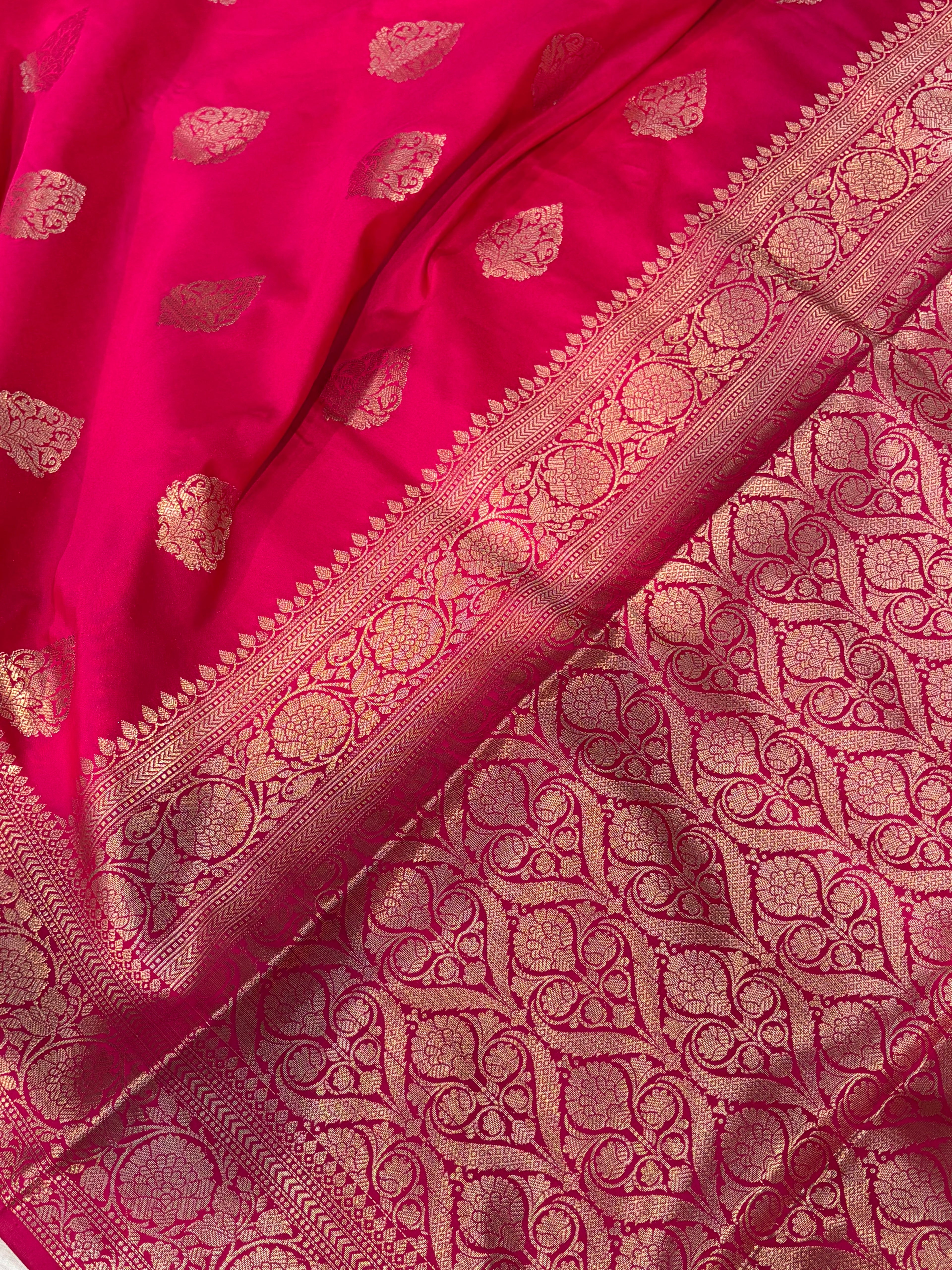 Banarasi mulberry katan silksaree in beautiful in Rani colour
