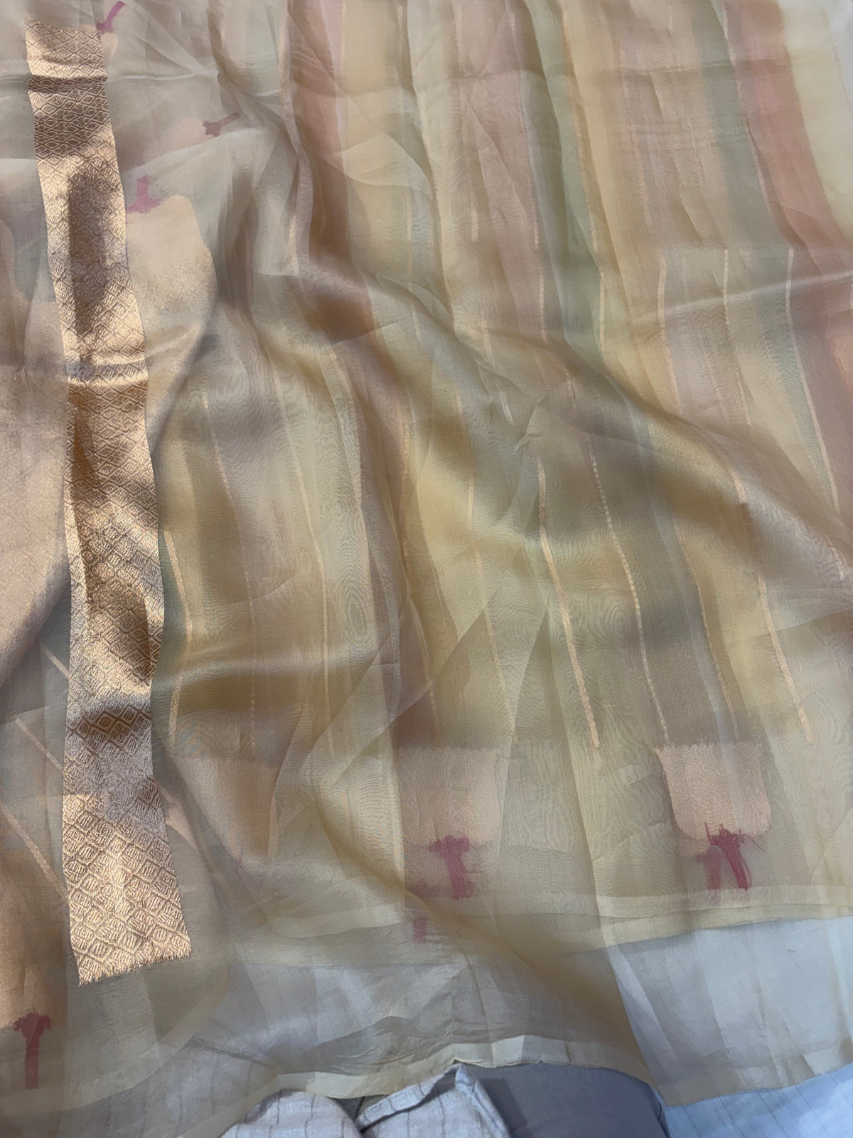 Pure handloom kora silk saree in beautiful shaded colour