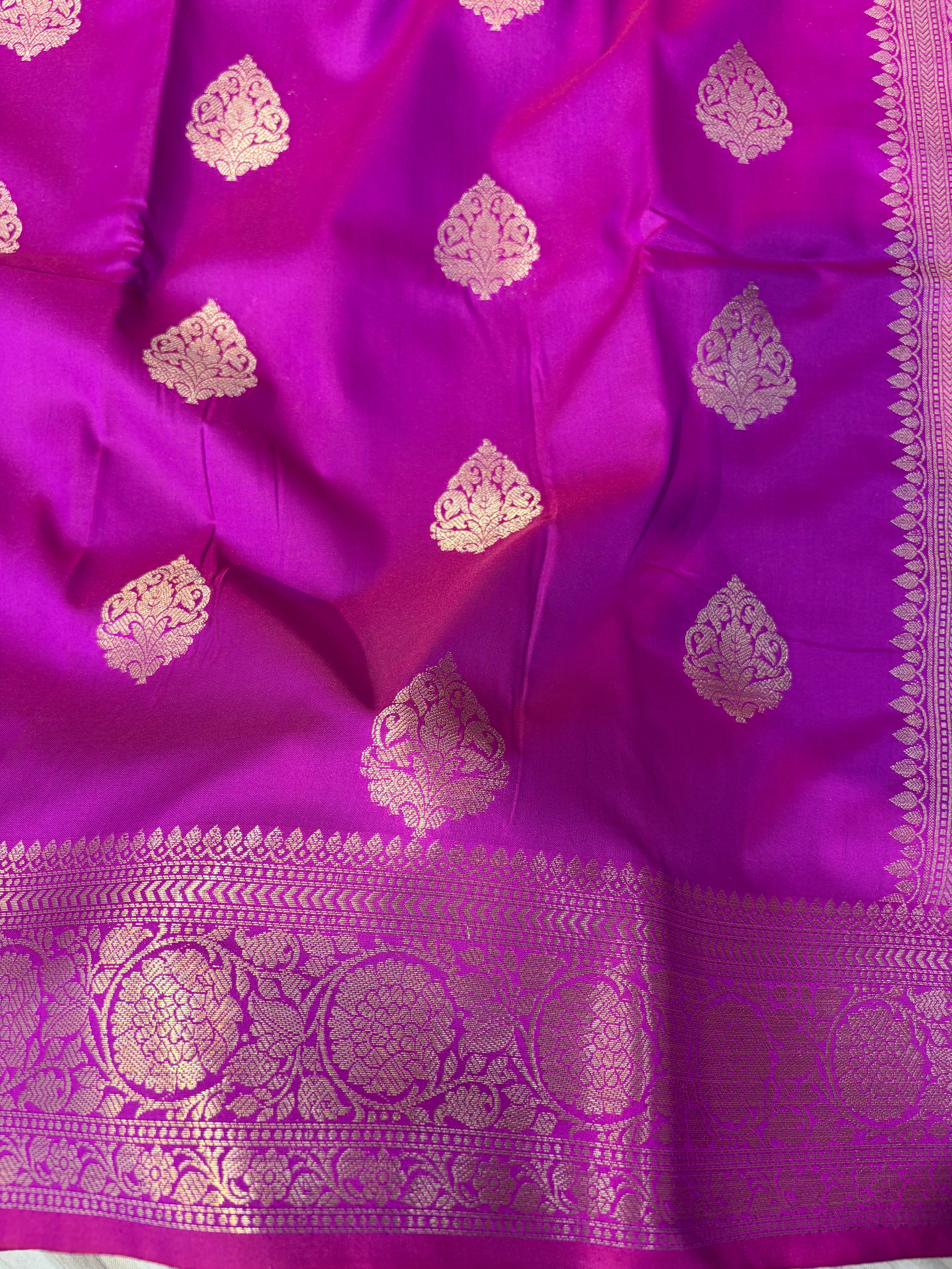 Banarasi katan by katan saree in beautiful in Magenta colour