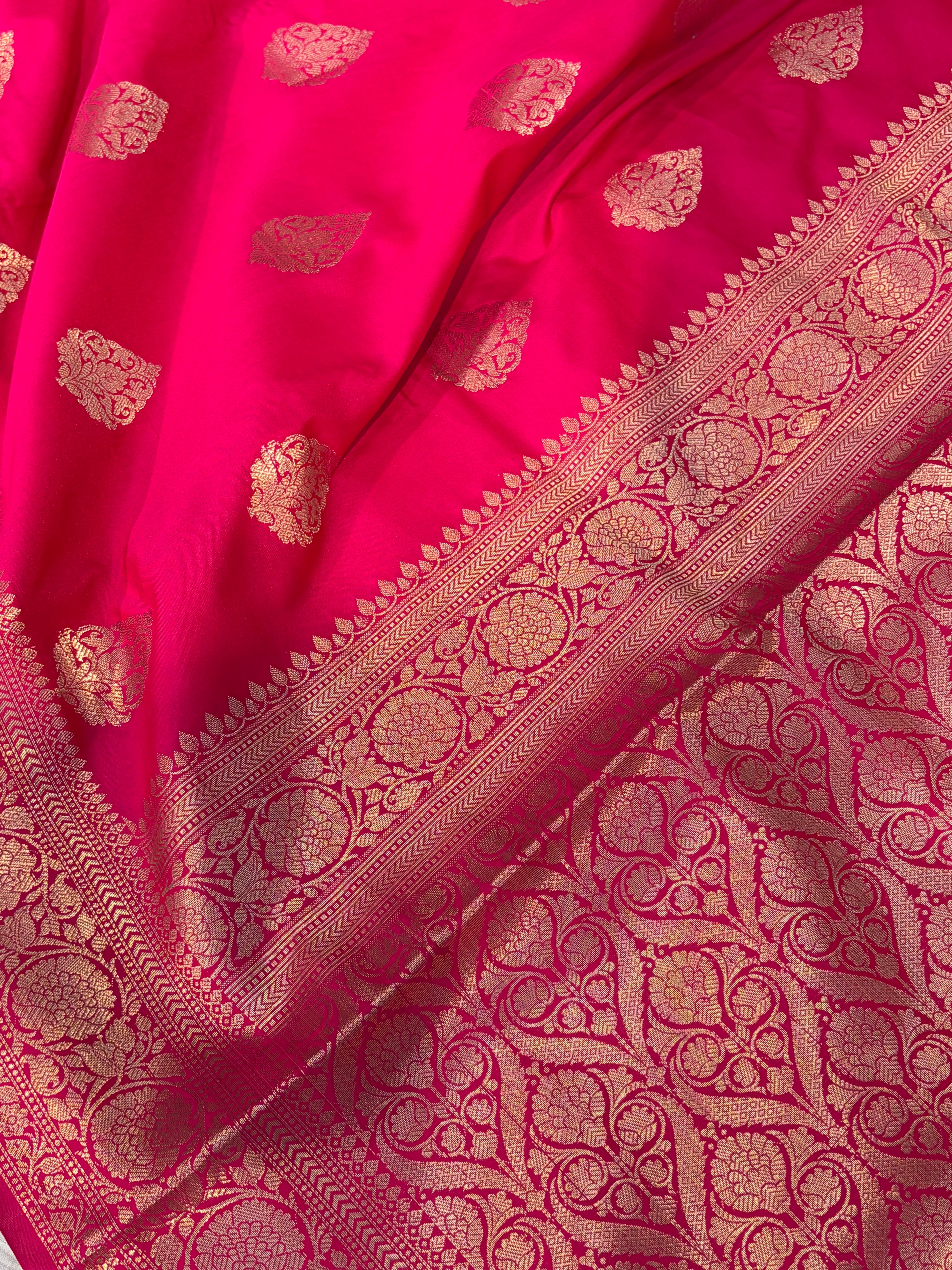 Banarasi mulberry katan silksaree in beautiful in Rani colour