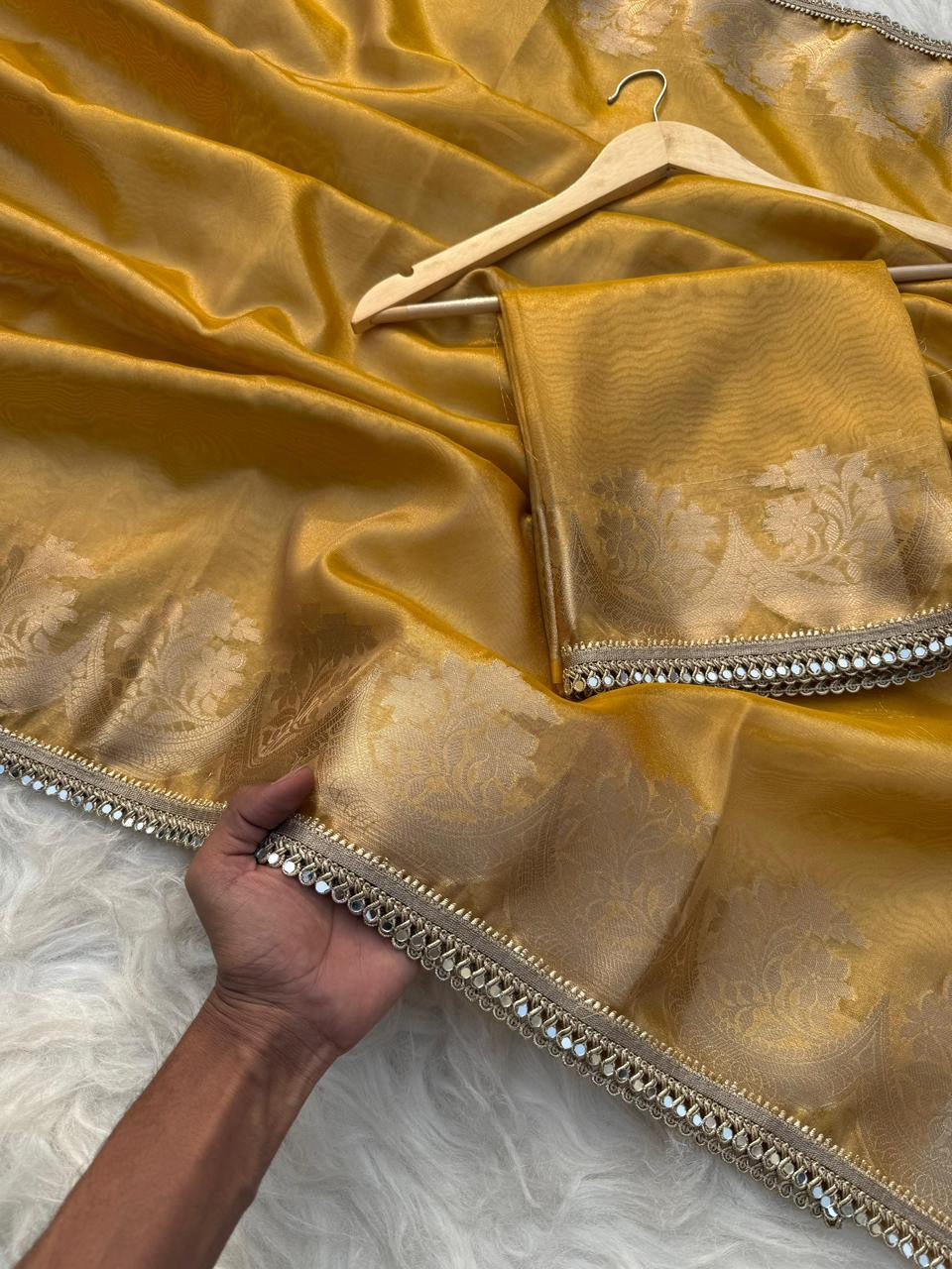 BANARASI SOFT TISSUE SILK SAREE WITH RICH GOLDEN ZARI WEAVING