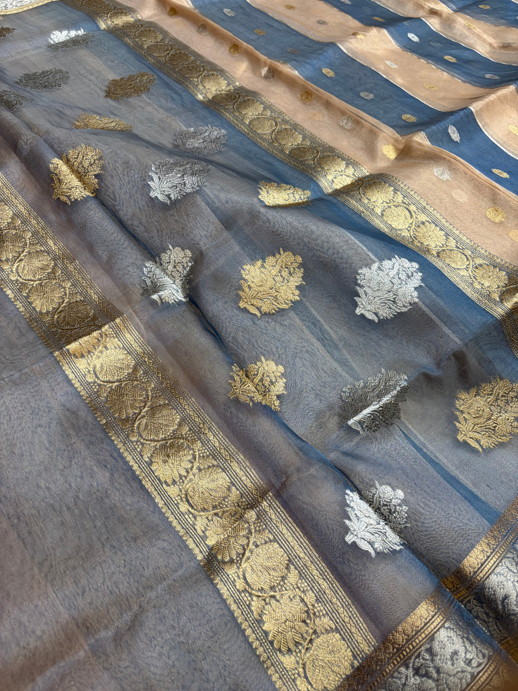Pure tissue silk saree are in dual shade