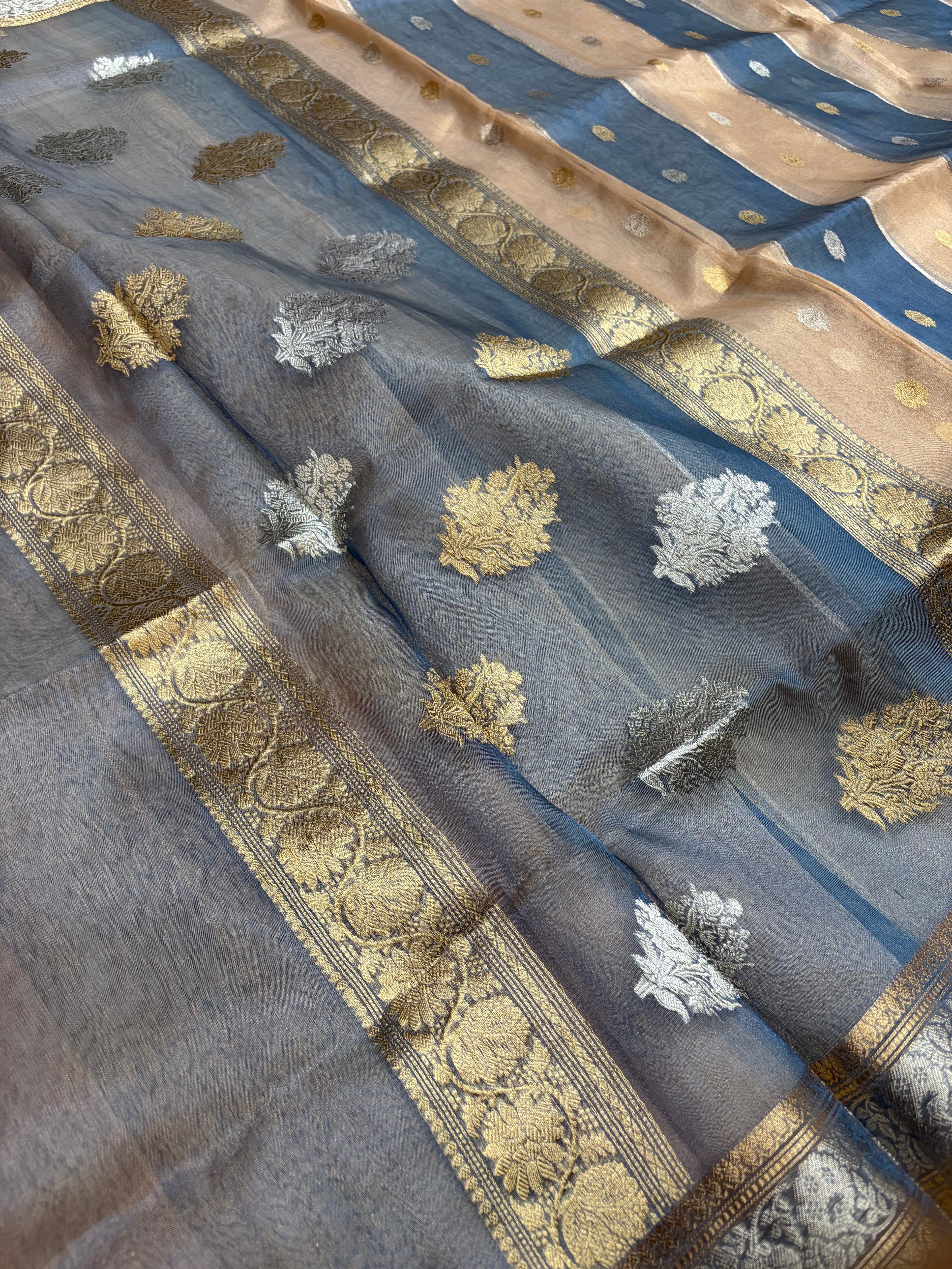 Pure tissue silk saree are in dual shade