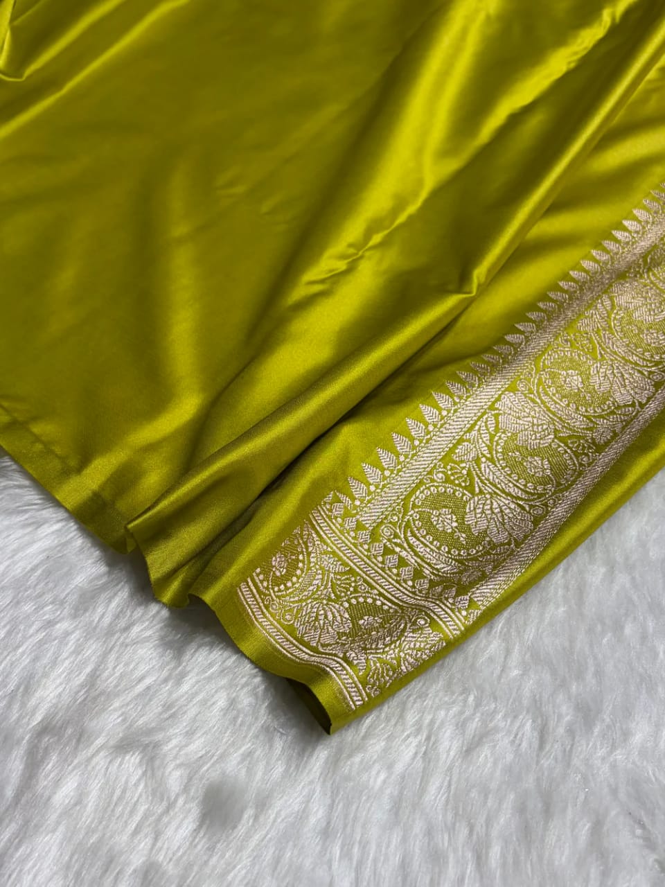 Parrot Mashru Silk Zari Banarasi Border Boota Saree