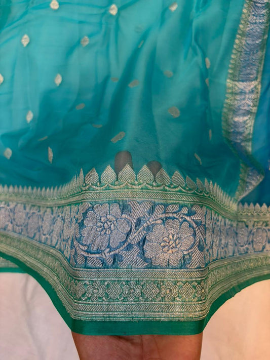 Contrast Pure khaddi chiffon Zari Border Buti saree