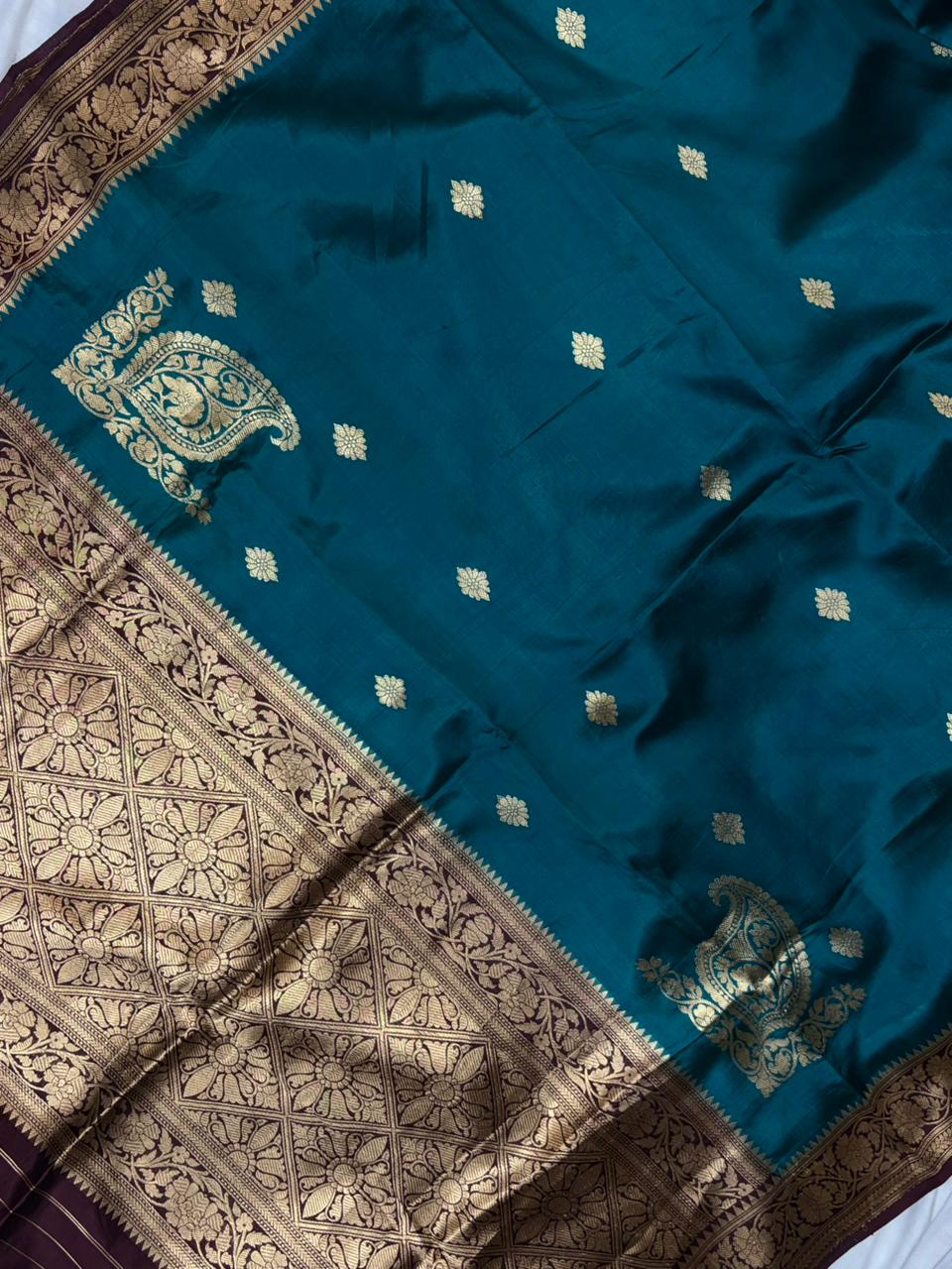 Contrast Pure Kori Katan  Banarasi Border Pathni Design Buti Saree