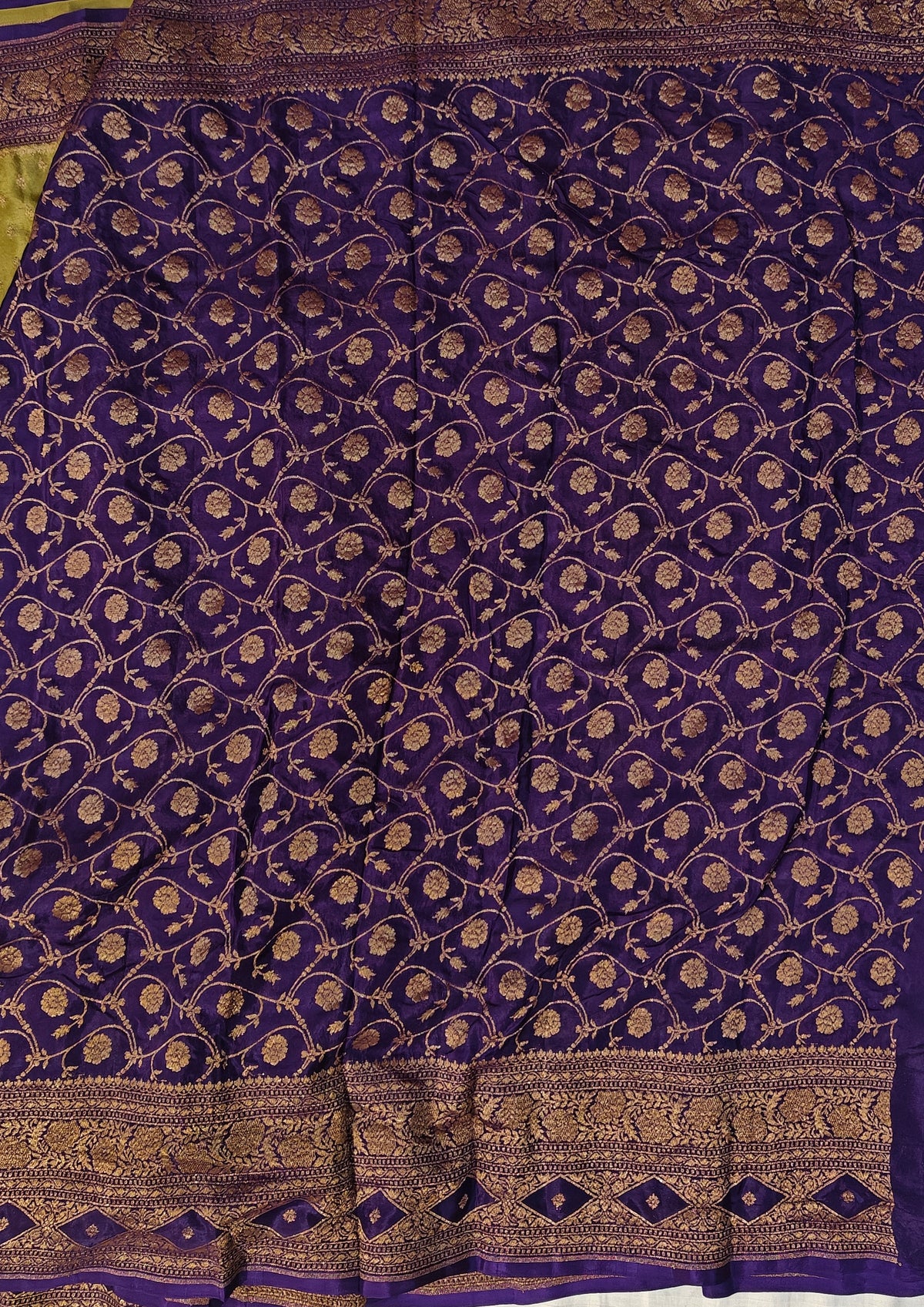 Banarasi crepe silk saree in a beautiful colour combination with soft and glossy fabric
