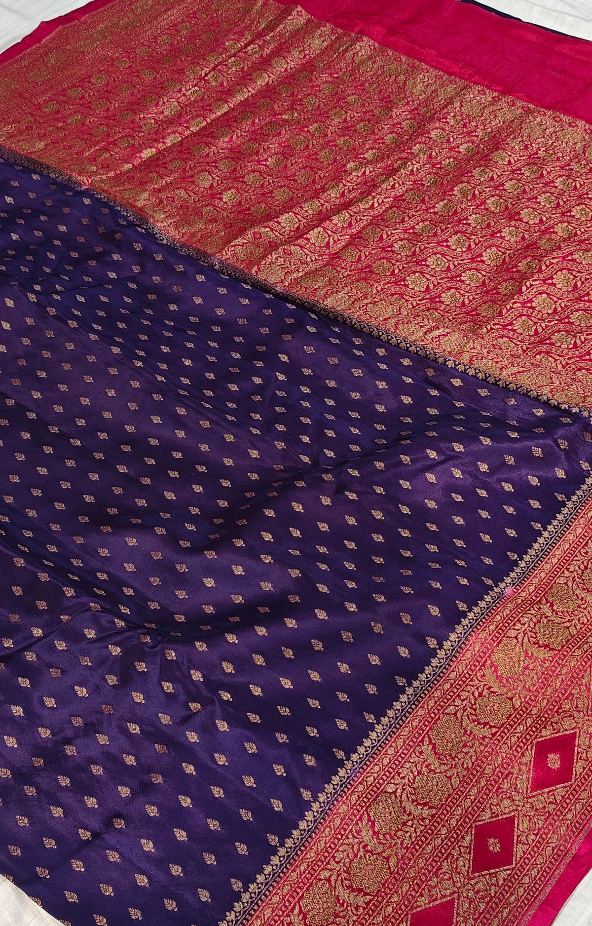 Banarasi crepe silk saree in a beautiful colour combination with soft and glossy fabric