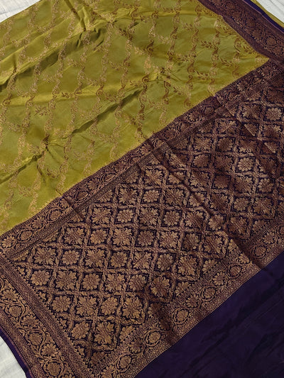 Banarasi crepe silk saree in a beautiful colour combination with soft and glossy fabric