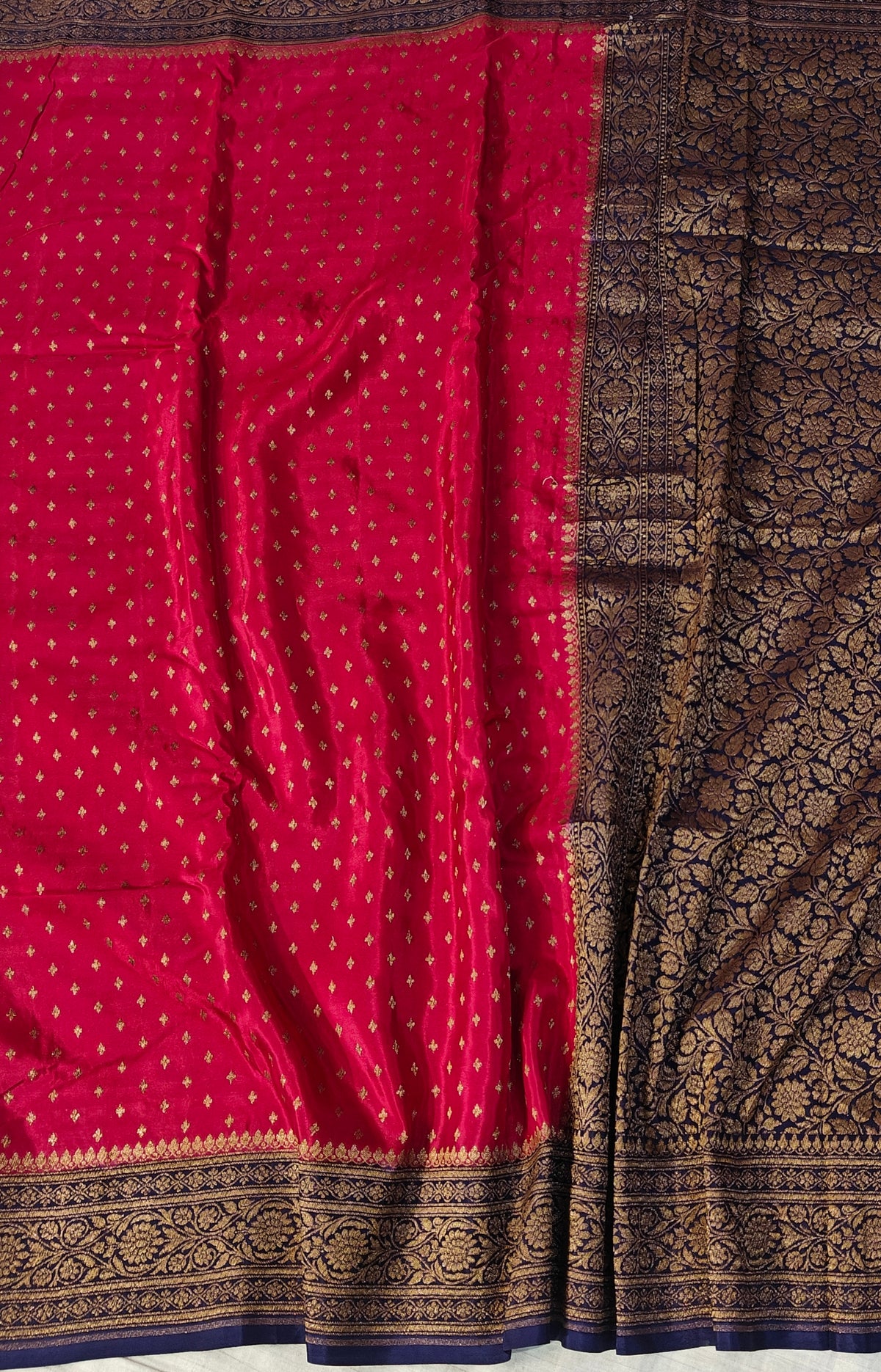 Banarasi crepe silk saree in a beautiful colour combination with soft and glossy fabric
