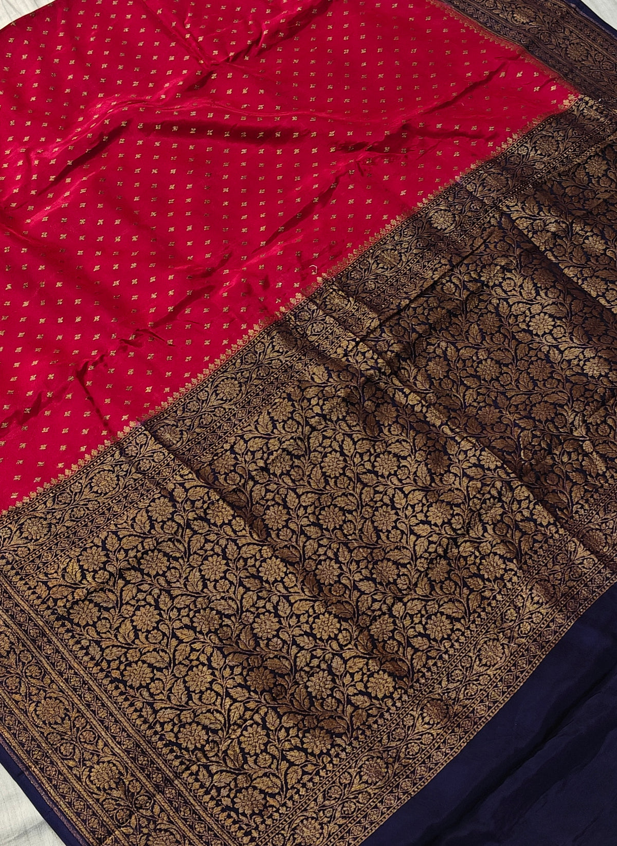 Banarasi crepe silk saree in a beautiful colour combination with soft and glossy fabric