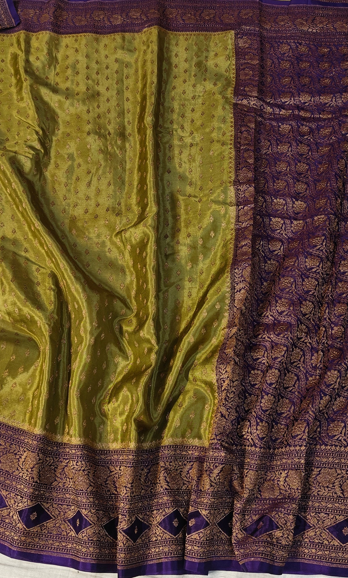 Banarasi crepe silk saree in a beautiful colour combination with soft and glossy fabric