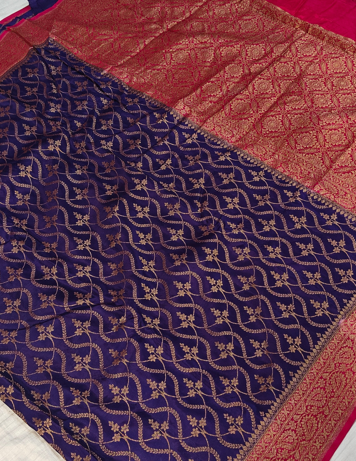 Banarasi crepe silk saree in a beautiful colour combination with soft and glossy fabric