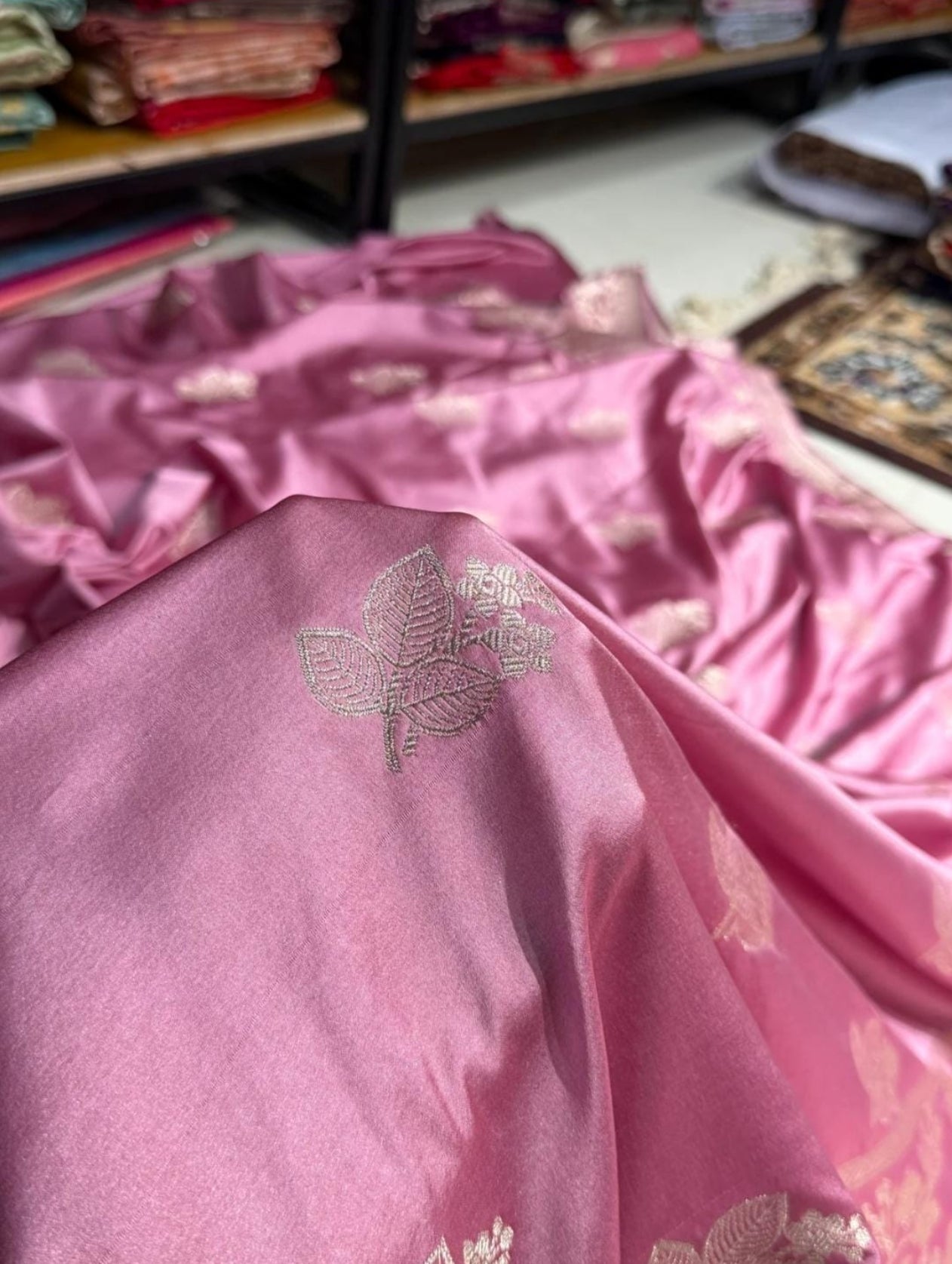 Banarasi Mashru silk saree in Onion pink colour