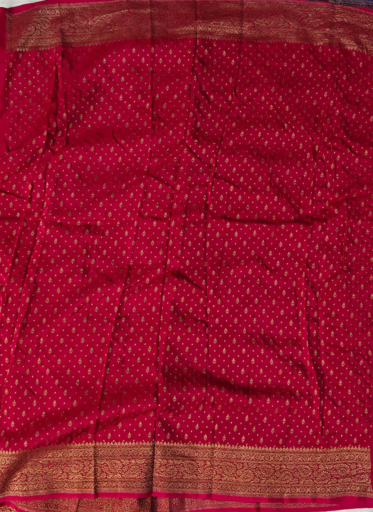 Banarasi crepe silk saree in a beautiful colour combination with soft and glossy fabric