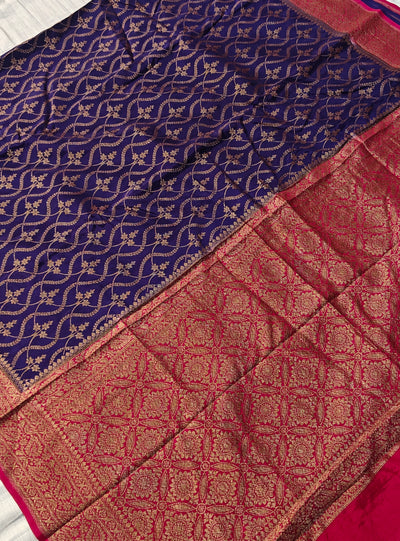 Banarasi crepe silk saree in a beautiful colour combination with soft and glossy fabric