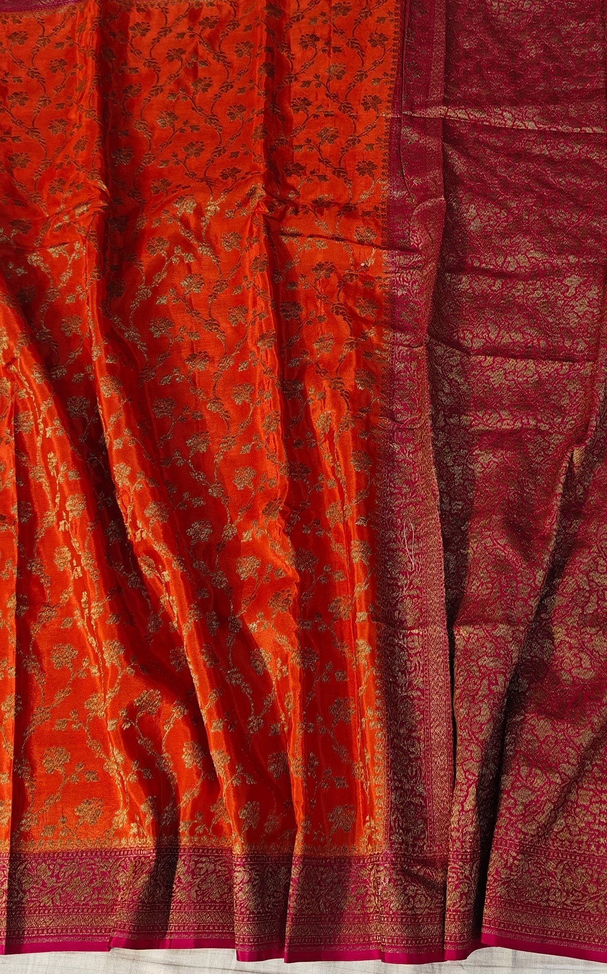 Banarasi crepe silk saree in a beautiful colour combination with soft and glossy fabric
