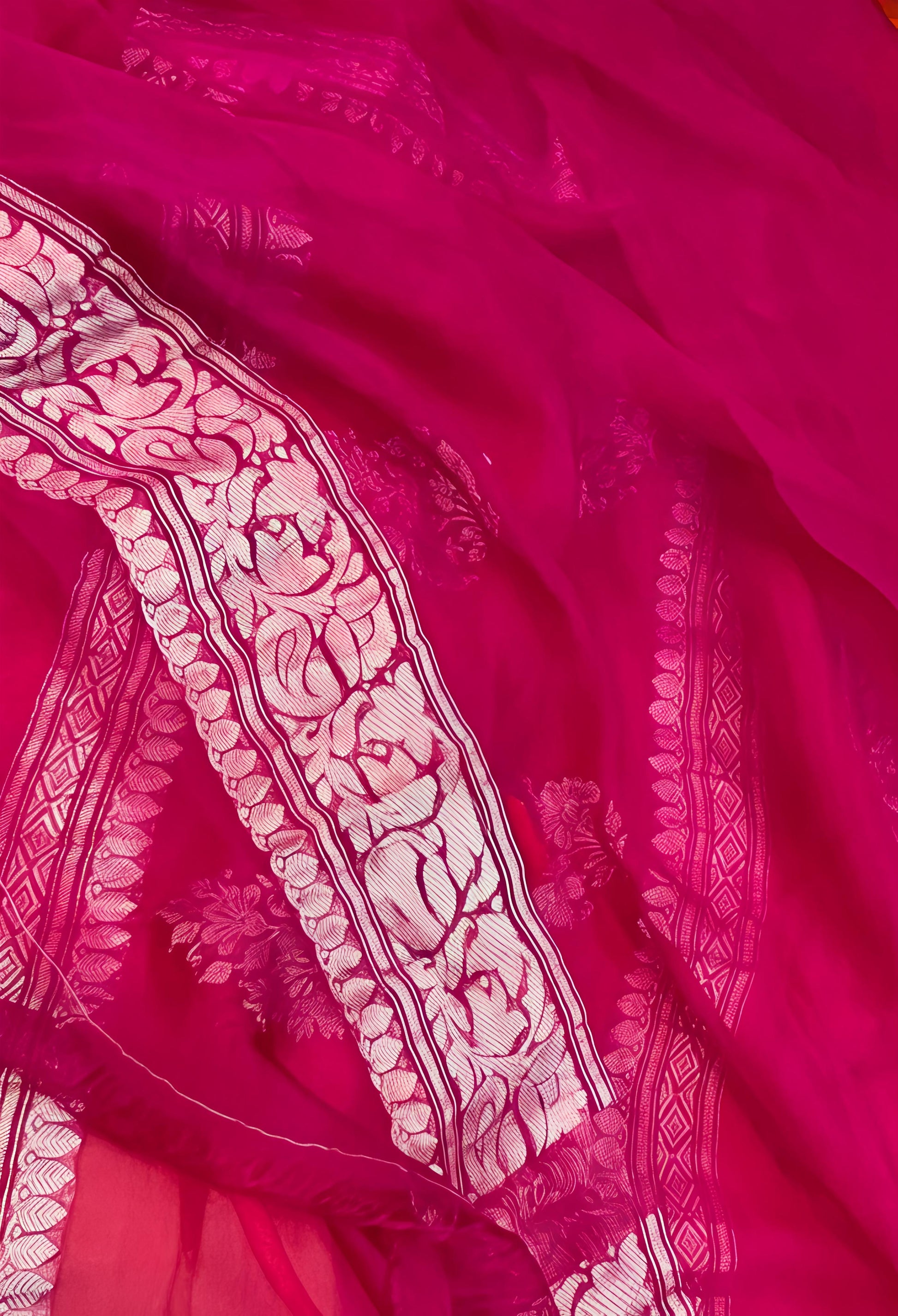 Pure georgette silk saree in temple design in a beautiful combination of orange and rani pink colour