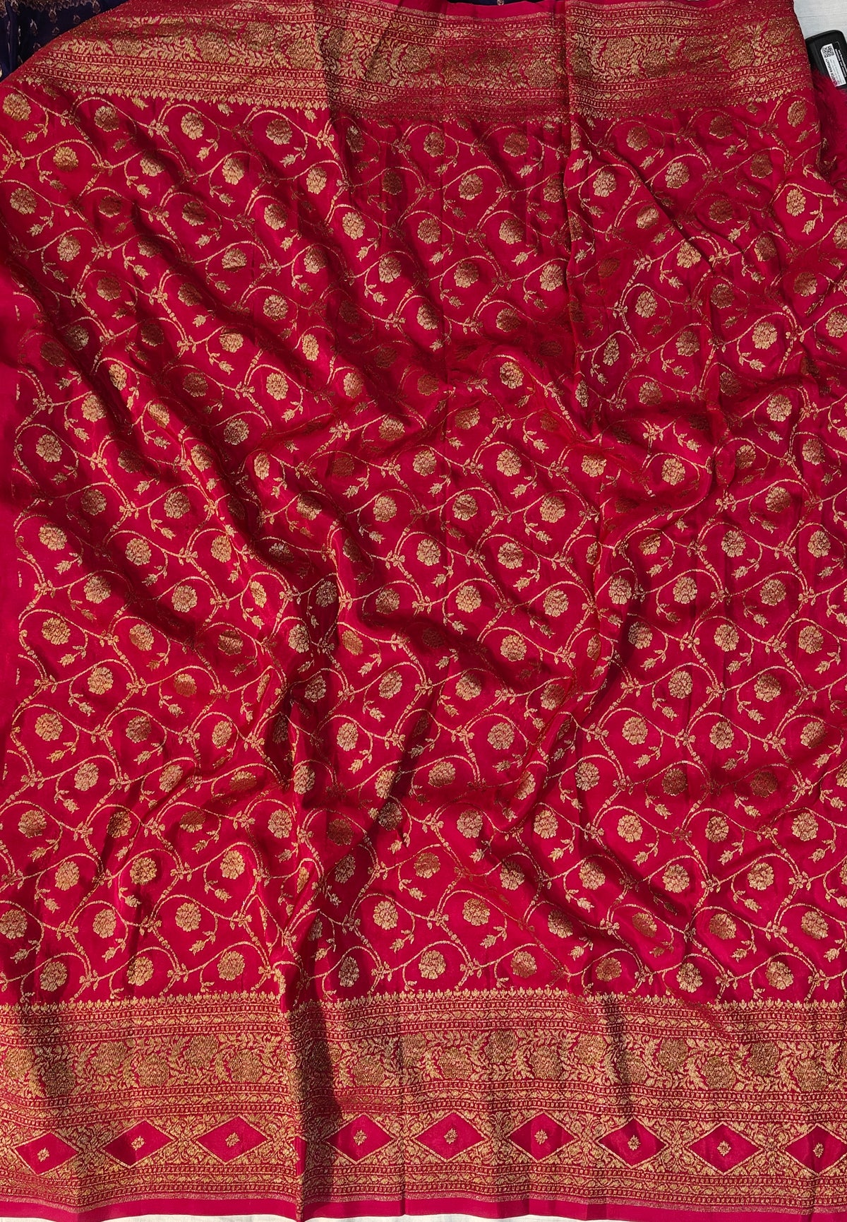 Banarasi crepe silk saree in a beautiful colour combination with soft and glossy fabric