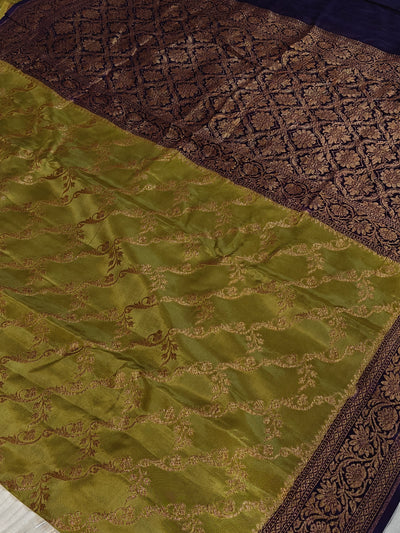 Banarasi crepe silk saree in a beautiful colour combination with soft and glossy fabric