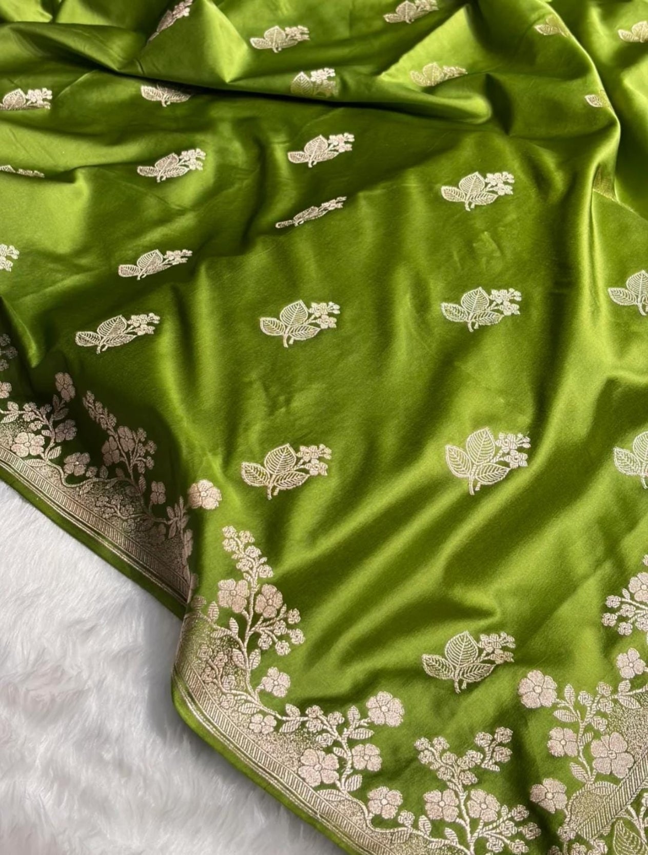 Banarasi Mashru silk saree in dark green colour