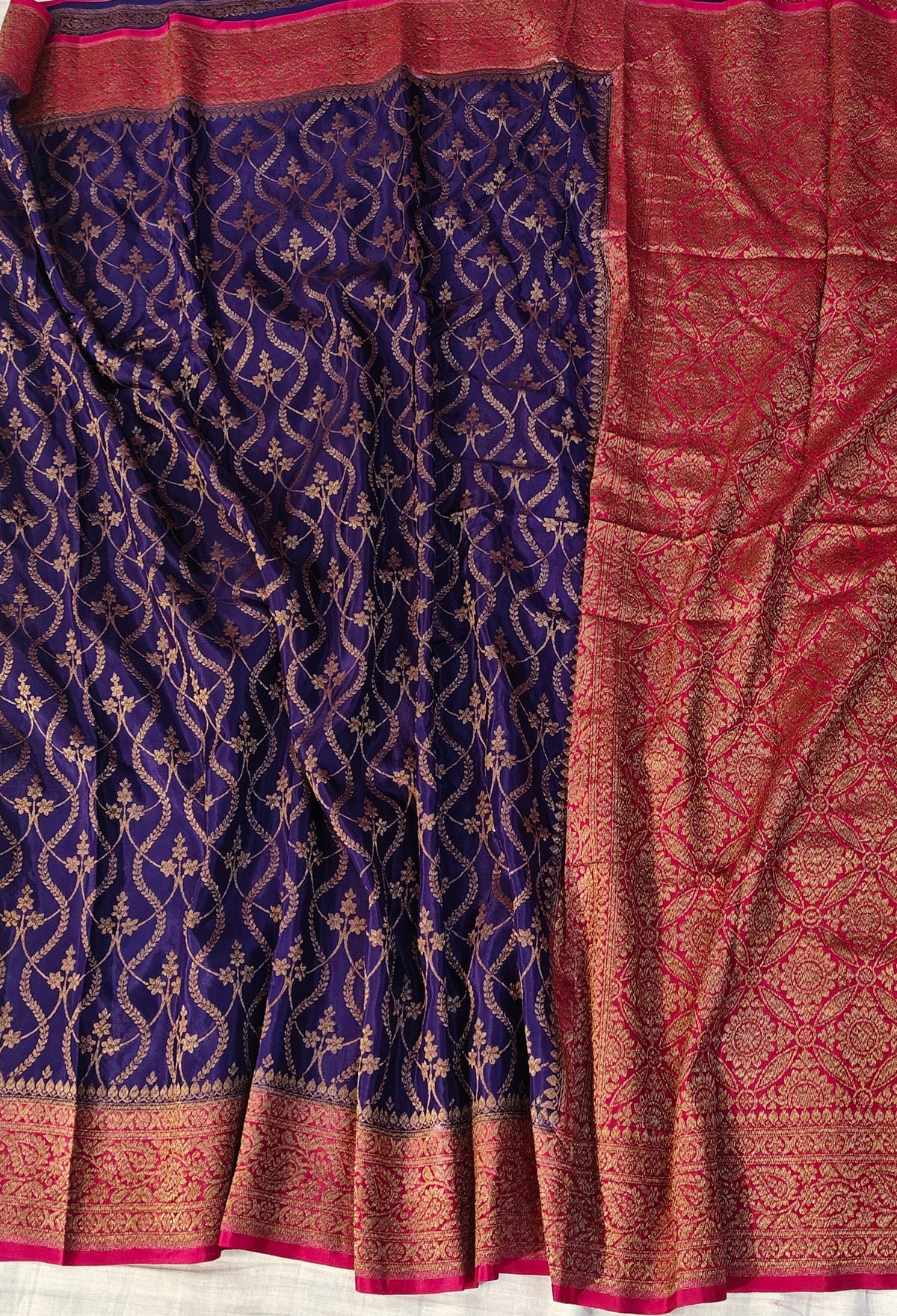 Banarasi crepe silk saree in a beautiful colour combination with soft and glossy fabric